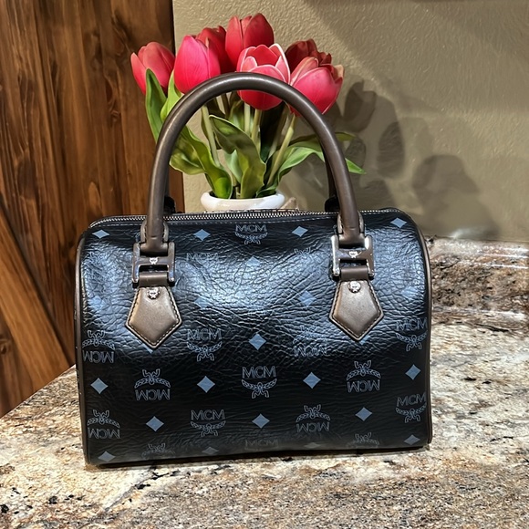 MCM Visetos Python Lion Princess Limited Edition Boston Top Handle Bag - Picture 5 of 11